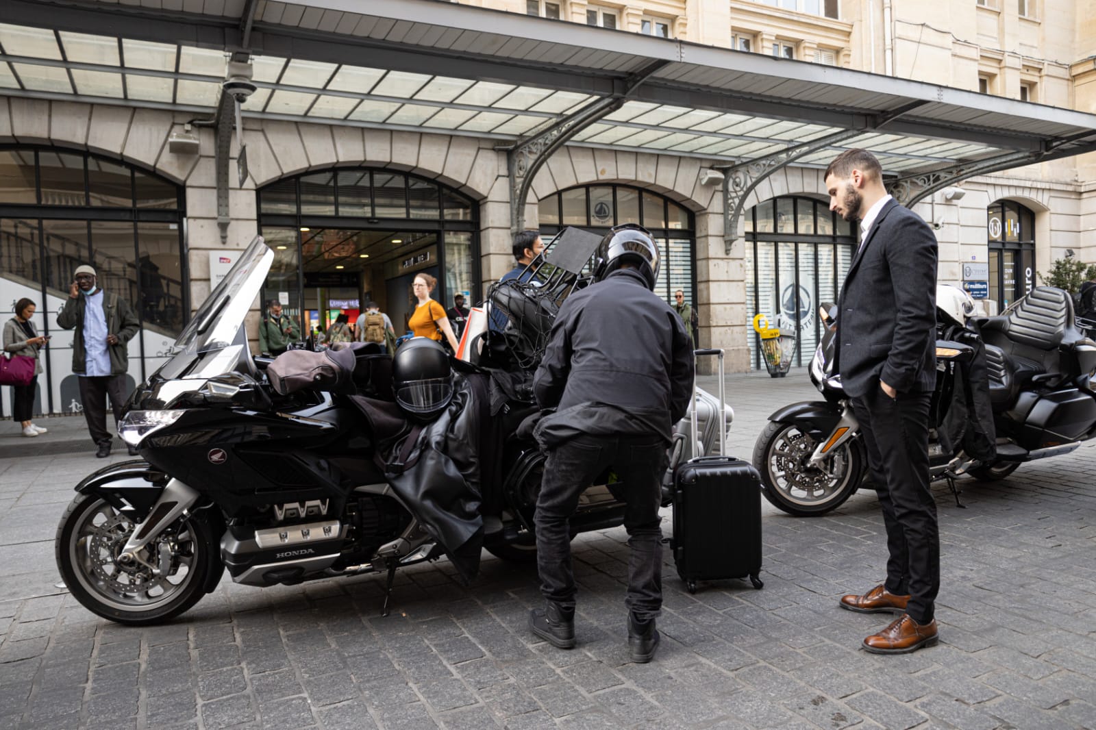 Prise en charge taxi moto Saint Lazare